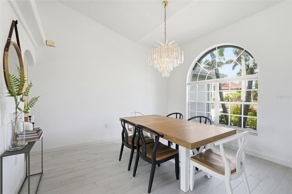 885 ROTONDA CIRCLE photo 14