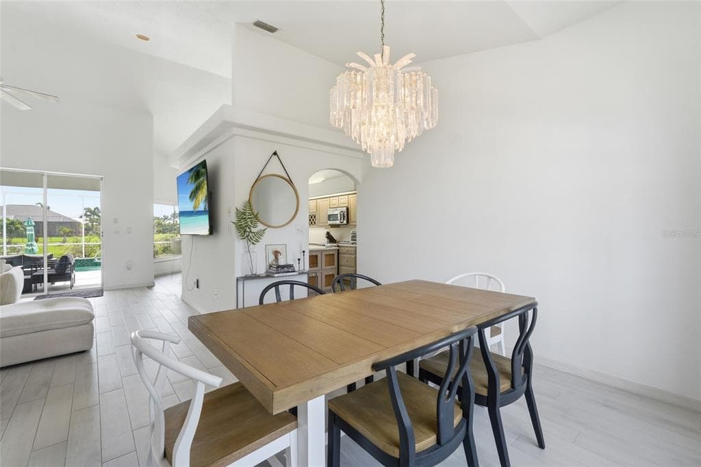 885 ROTONDA CIRCLE photo 15