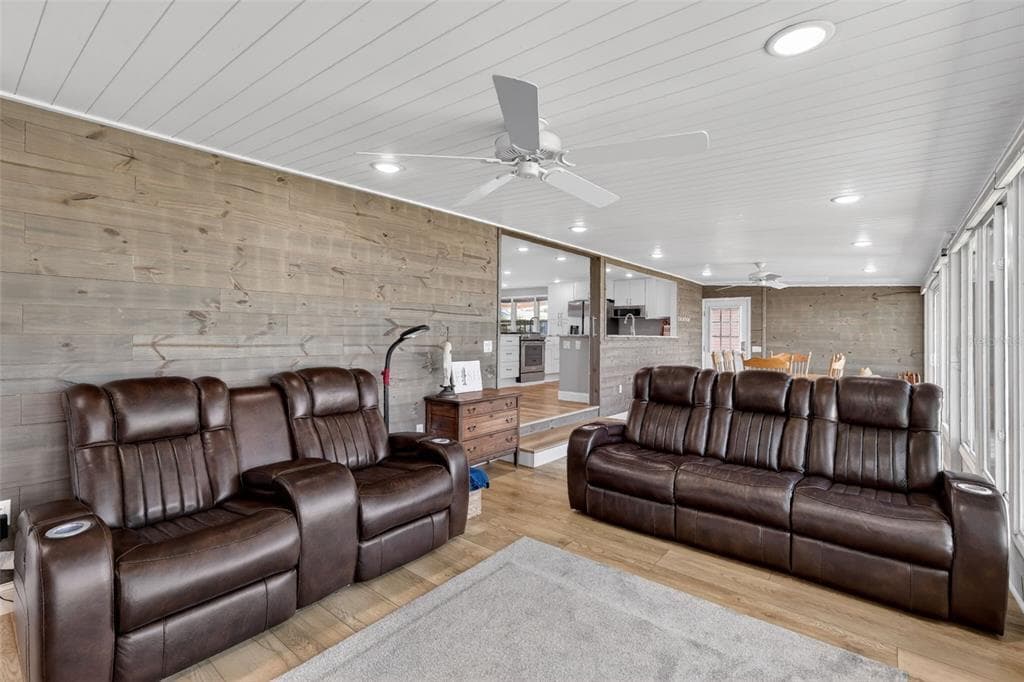 1015 SOUTHLAND DRIVE photo 13