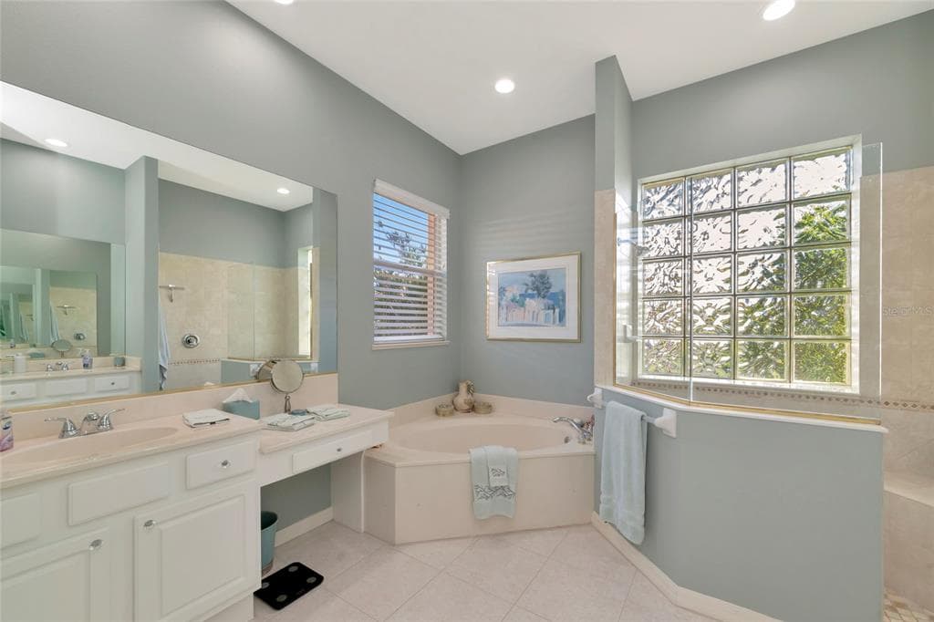 4956 BRIDGEHAMPTON BOULEVARD photo 15