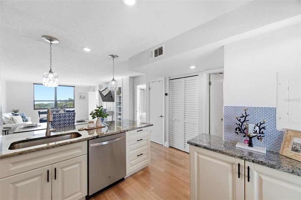 2616 COVE CAY DRIVE 602 photo 9