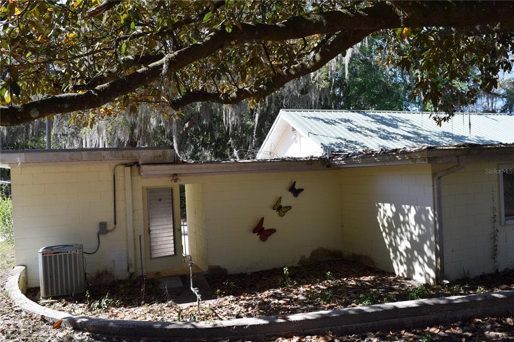 121 AWEEMA WAY photo 3