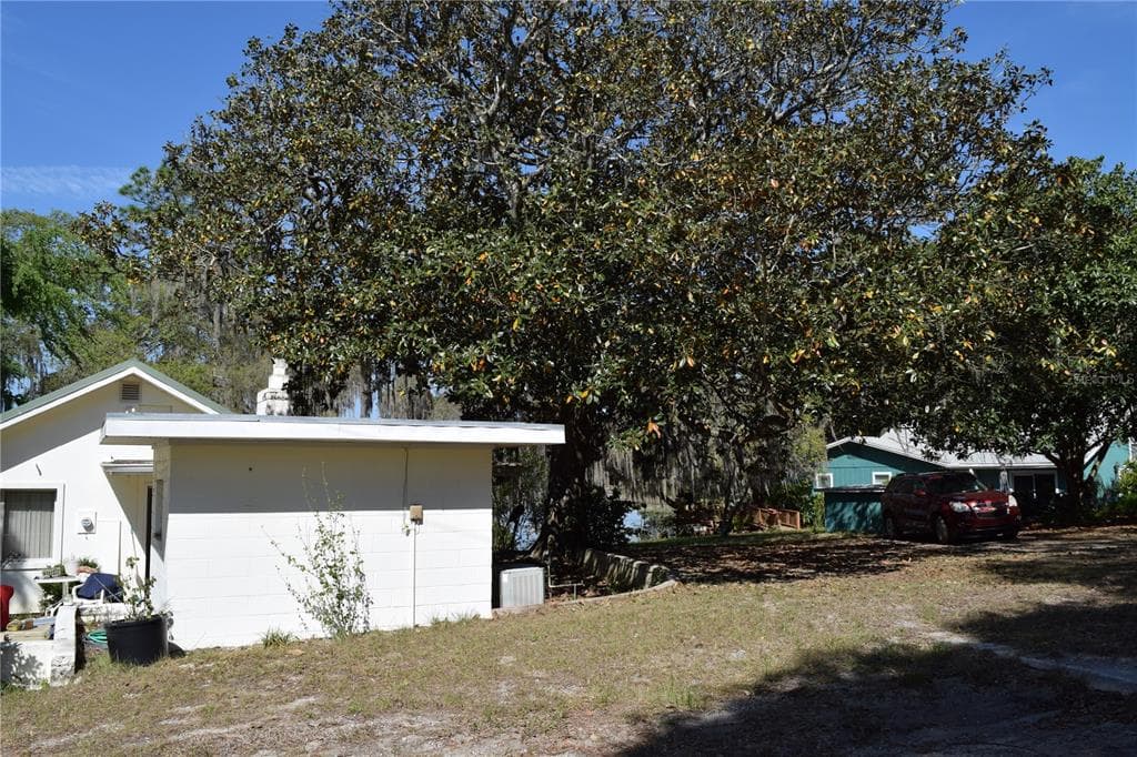 121 AWEEMA WAY photo 4