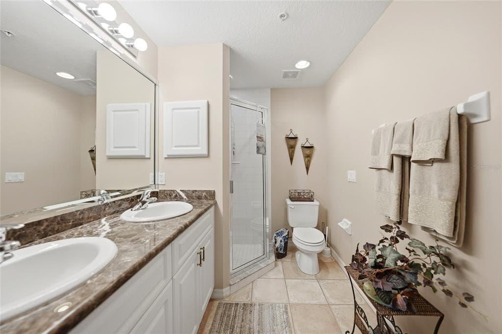 255 W END DRIVE 3306 photo 22