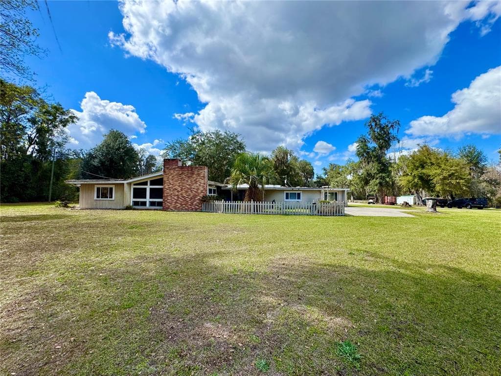 11816 SE COUNTY ROAD 234 photo 2