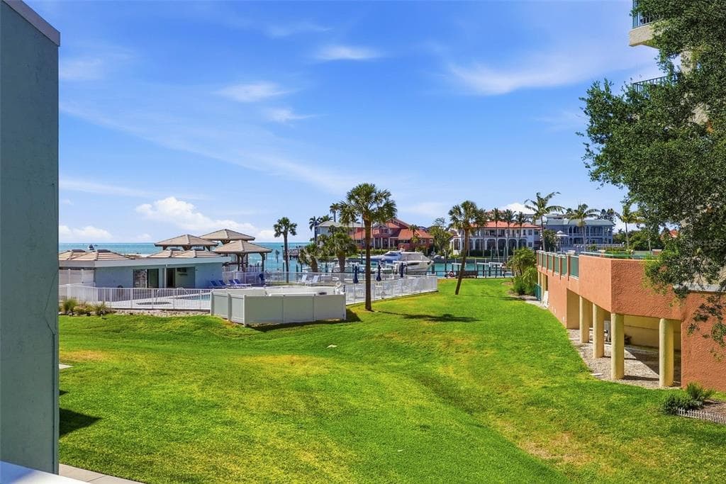 1100 PINELLAS BAYWAY S G2 photo 23