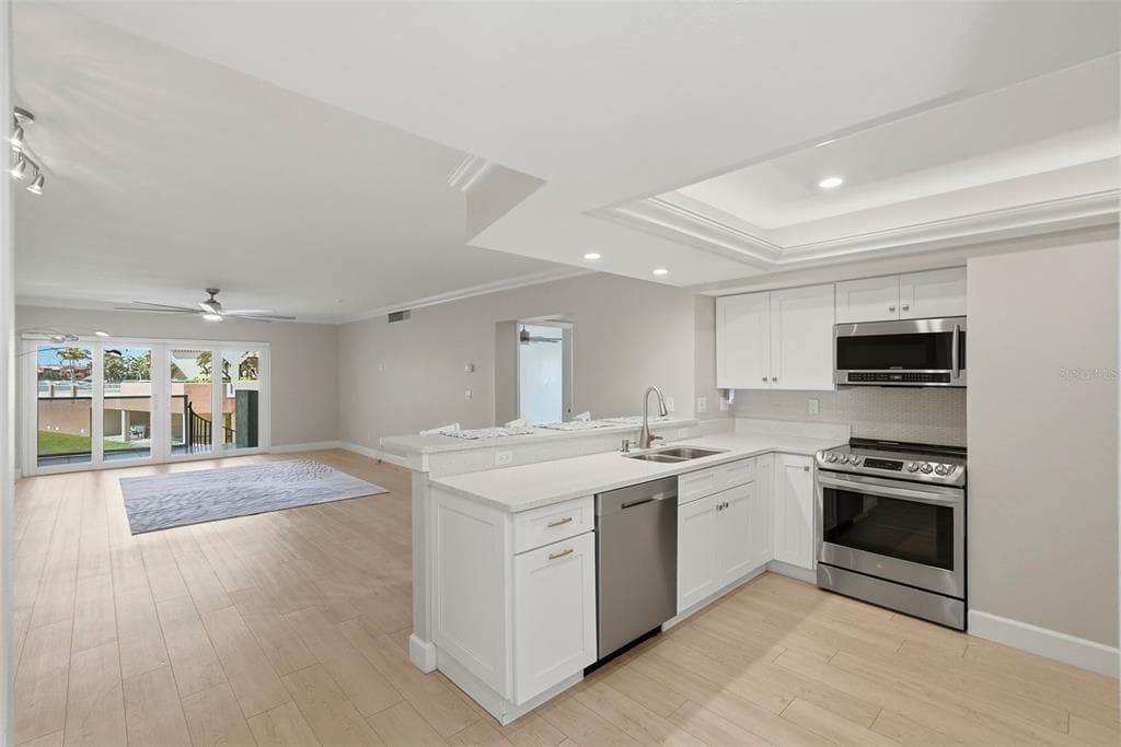 1100 PINELLAS BAYWAY S G2 photo 6