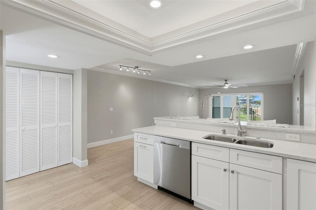 1100 PINELLAS BAYWAY S G2 photo 7