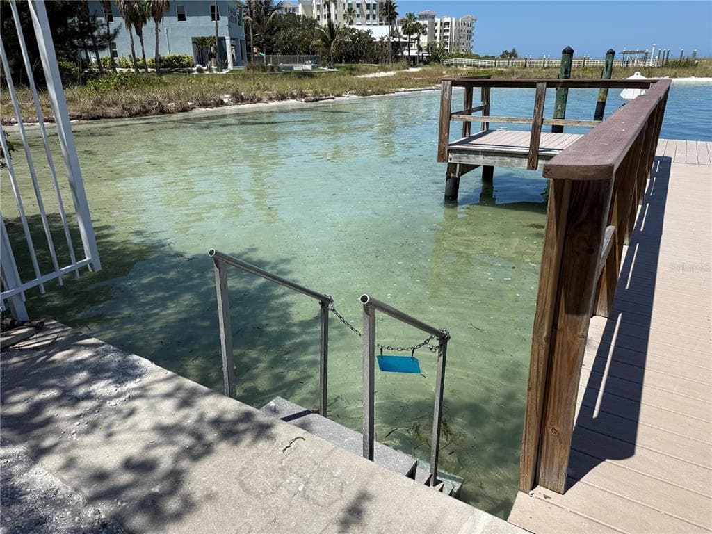 1100 PINELLAS BAYWAY S G2 photo 3
