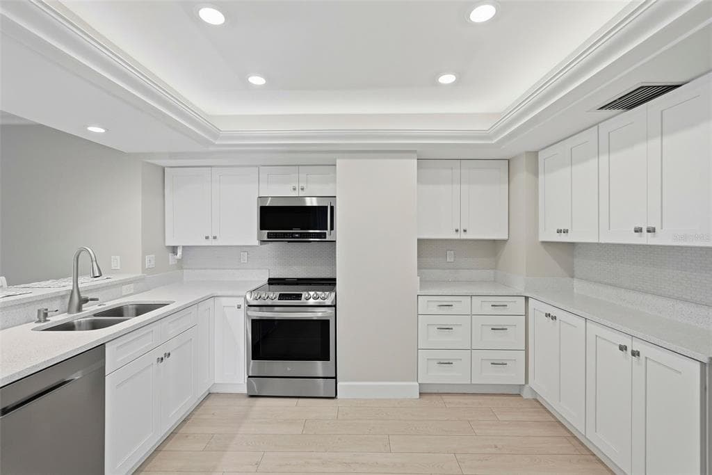 1100 PINELLAS BAYWAY S G2 photo 4