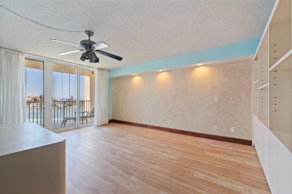 736 ISLAND WAY 504 photo 23