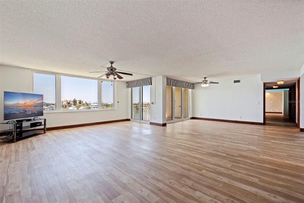 736 ISLAND WAY 504 photo 10