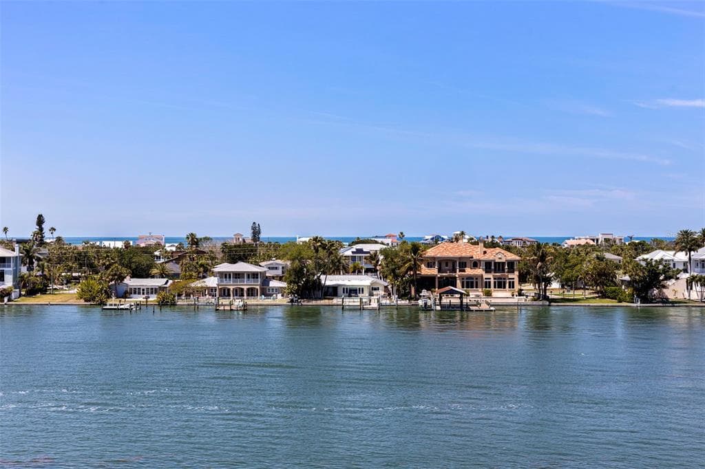 736 ISLAND WAY 504 photo 18