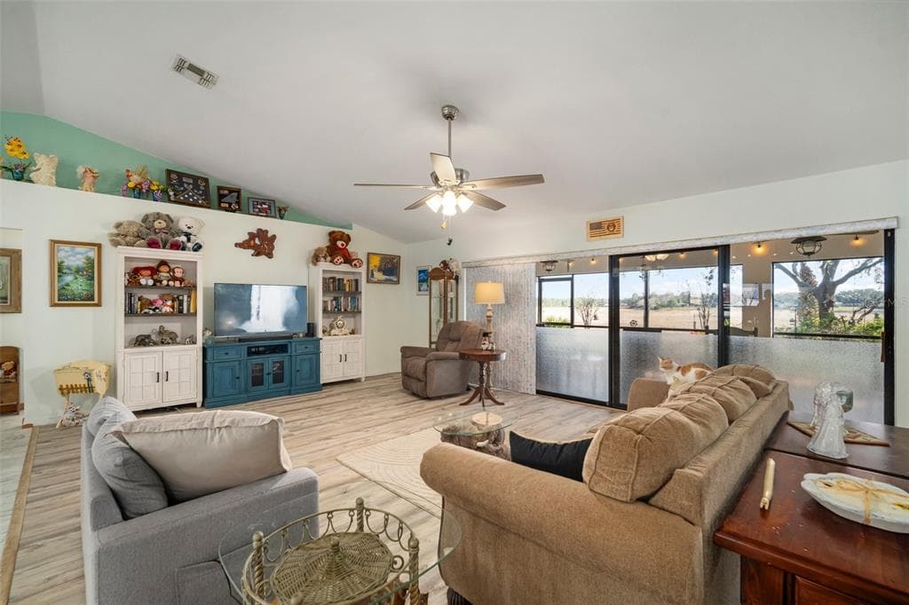 1472 IVYDALE ROAD photo 6