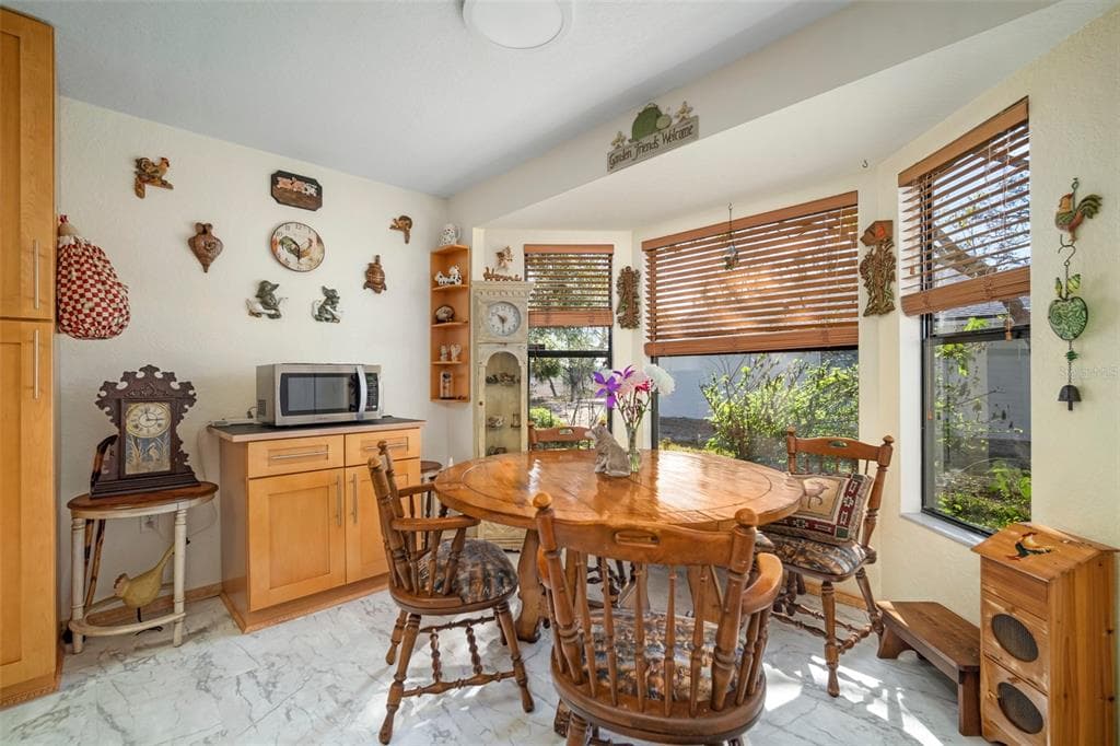 1472 IVYDALE ROAD photo 17