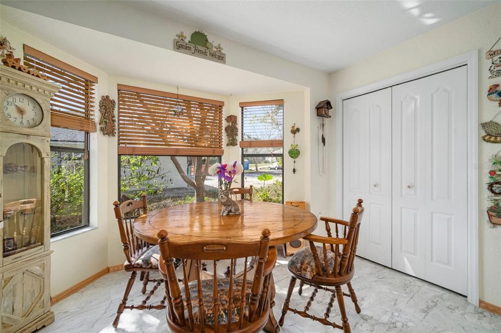 1472 IVYDALE ROAD photo 16
