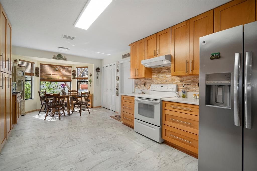1472 IVYDALE ROAD photo 15