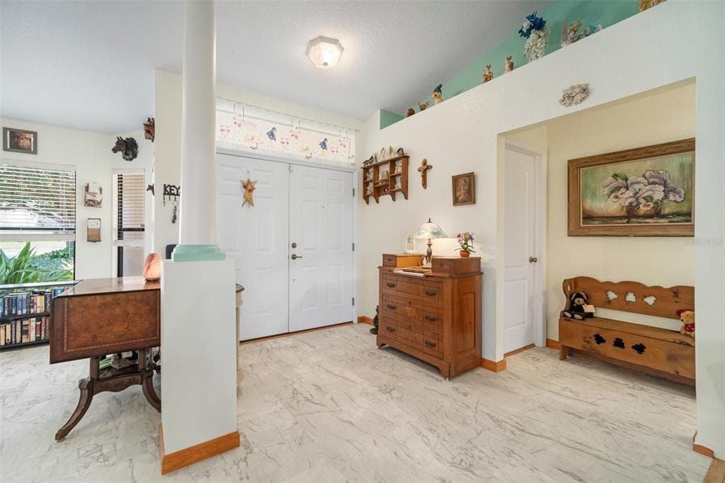 1472 IVYDALE ROAD photo 4
