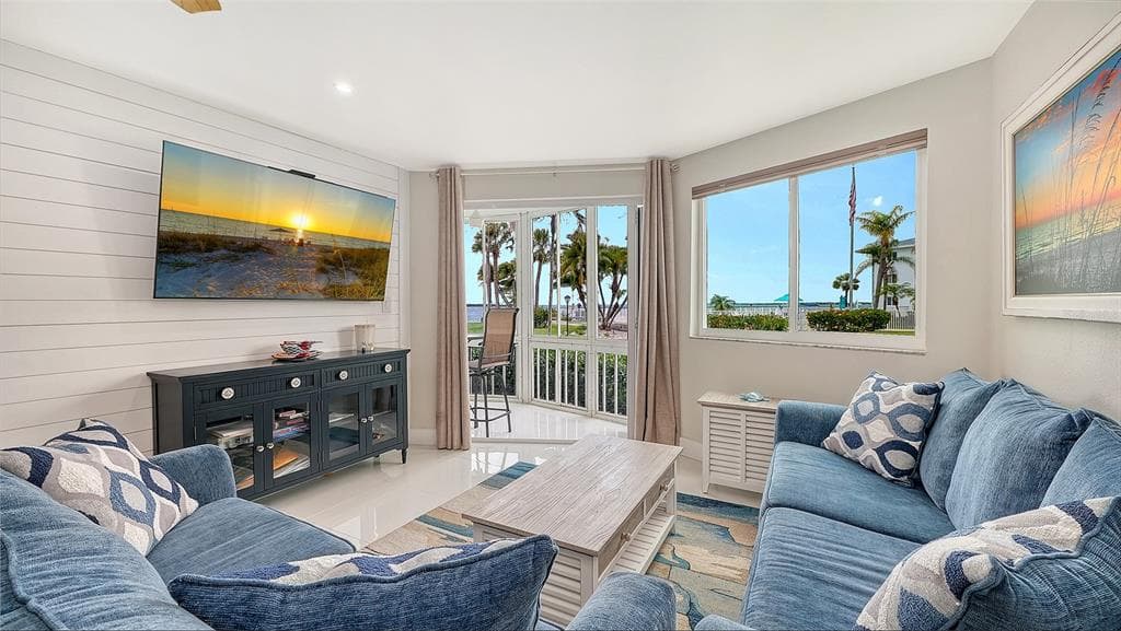 771 JOHN RINGLING BOULEVARD #5 3