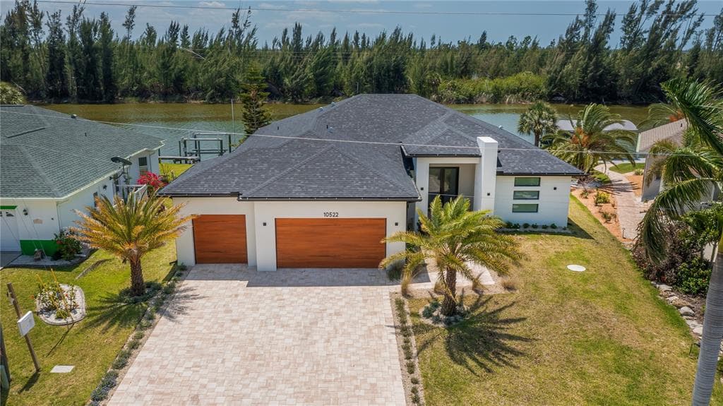 10522 RIVERSIDE ROAD photo 1