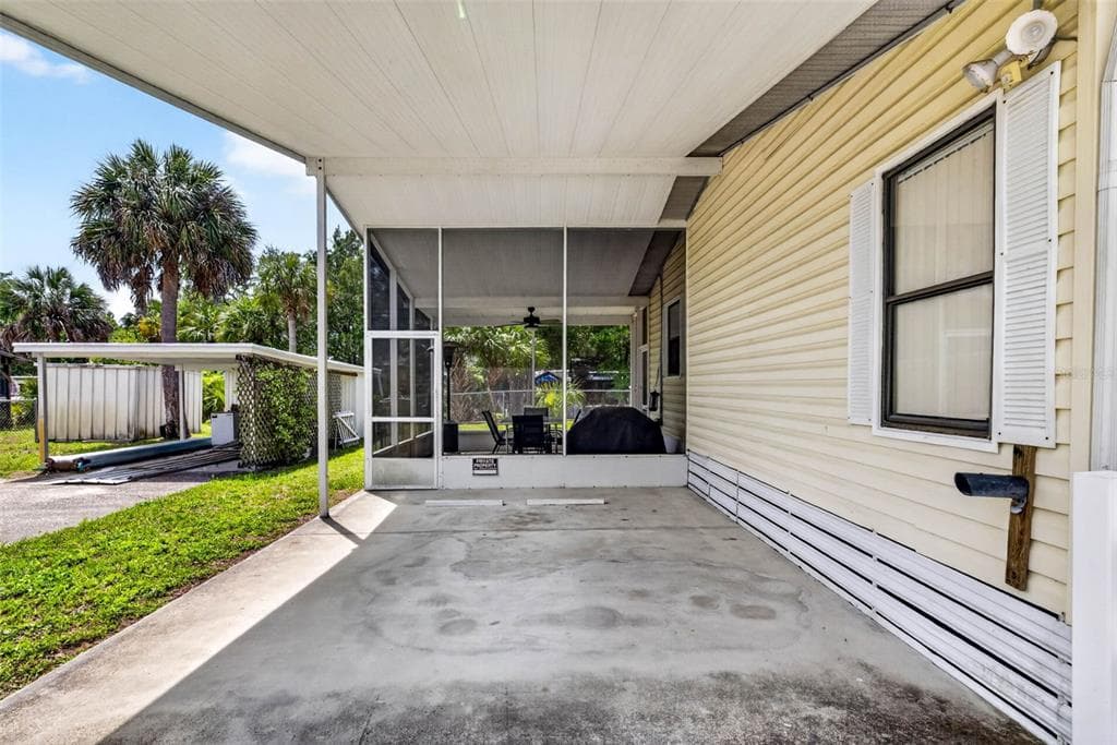 8552 W PEACOCK COURT photo 4