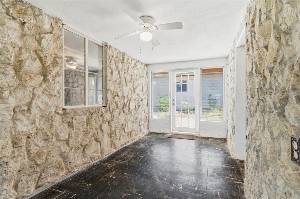 5651 MONROE STREET photo 9