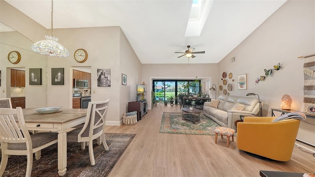 6048 WILSHIRE BOULEVARD 2 photo 3