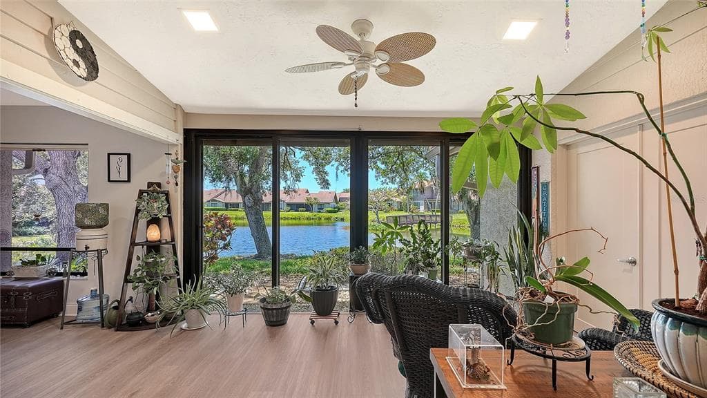 6048 WILSHIRE BOULEVARD 2 photo 4