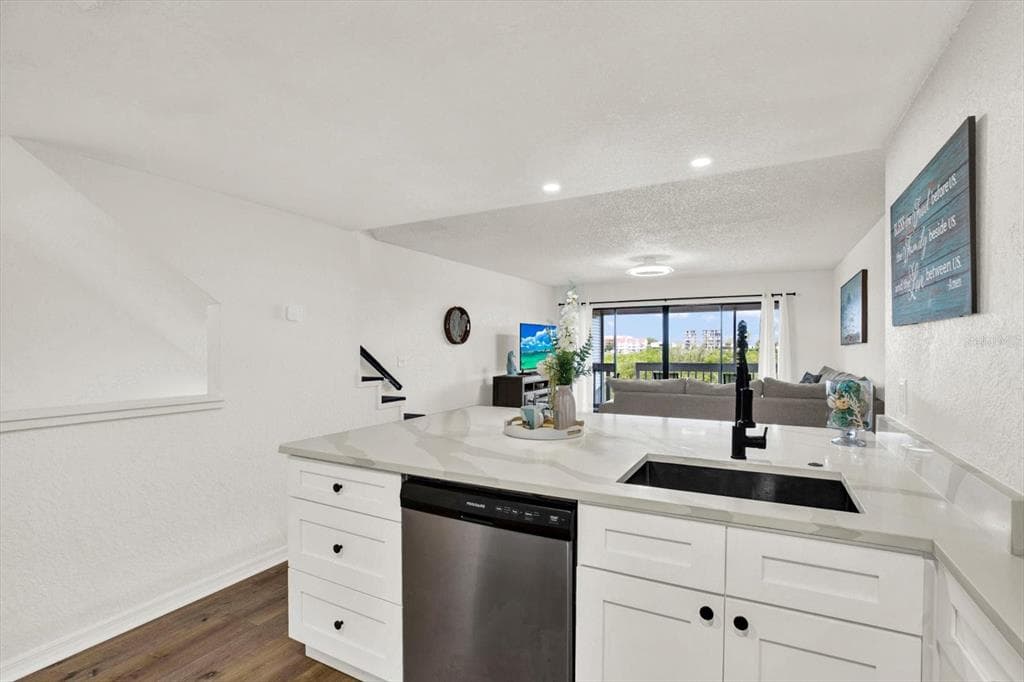 9472 TARA CAY COURT 2 photo 3