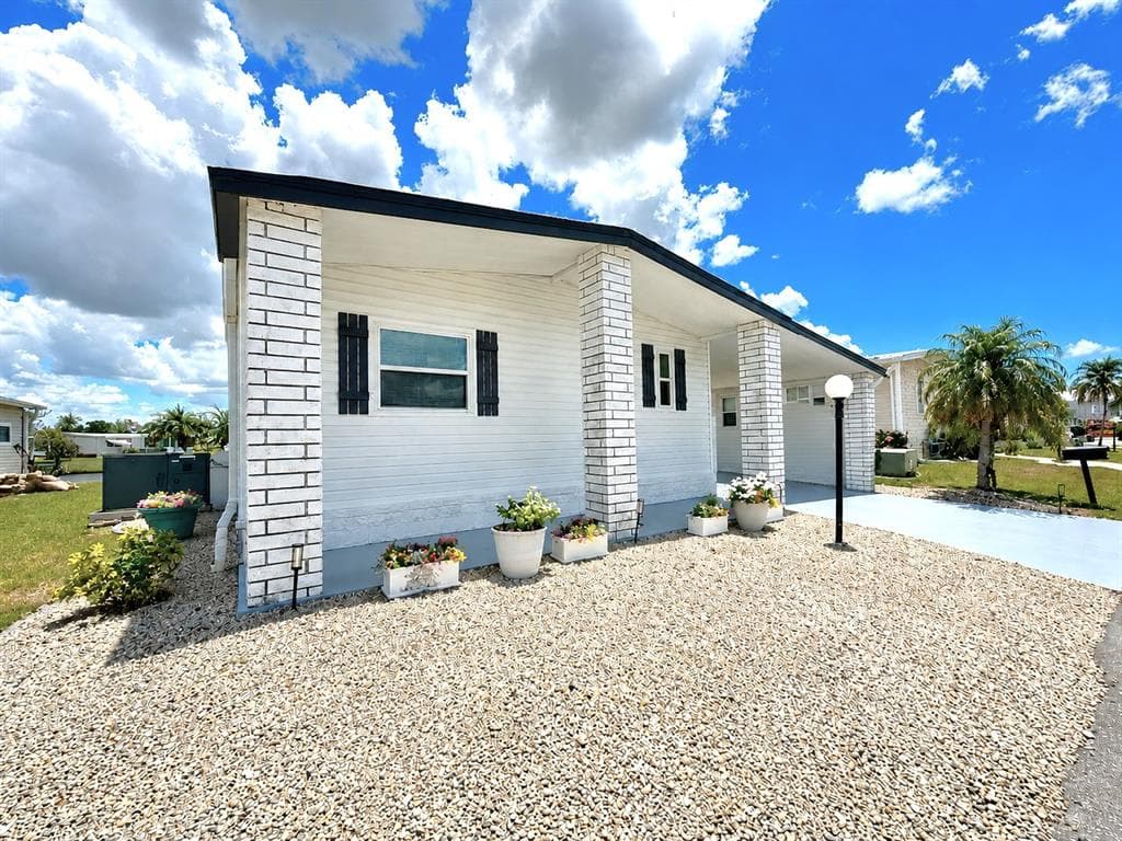 216 MARTINIQUE ROAD photo 1
