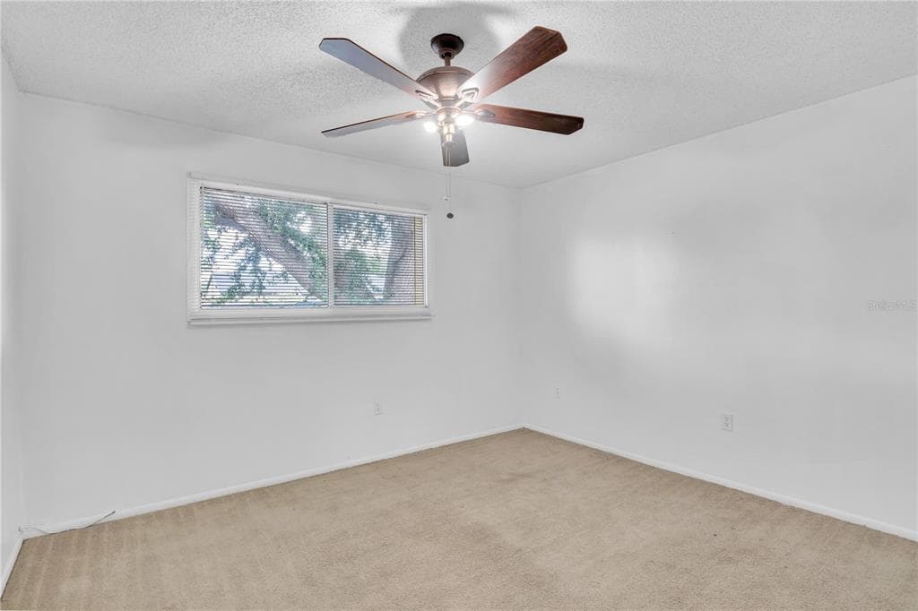 916 LAKE DESTINY ROAD E photo 6