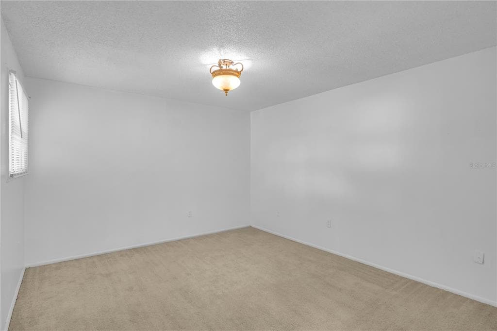 916 LAKE DESTINY ROAD E photo 7