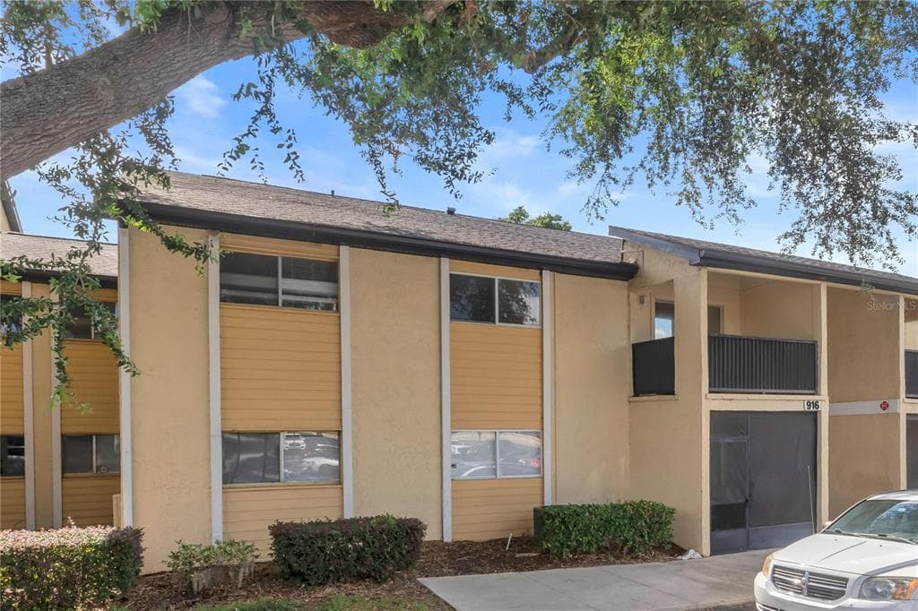 916 LAKE DESTINY ROAD E photo 1
