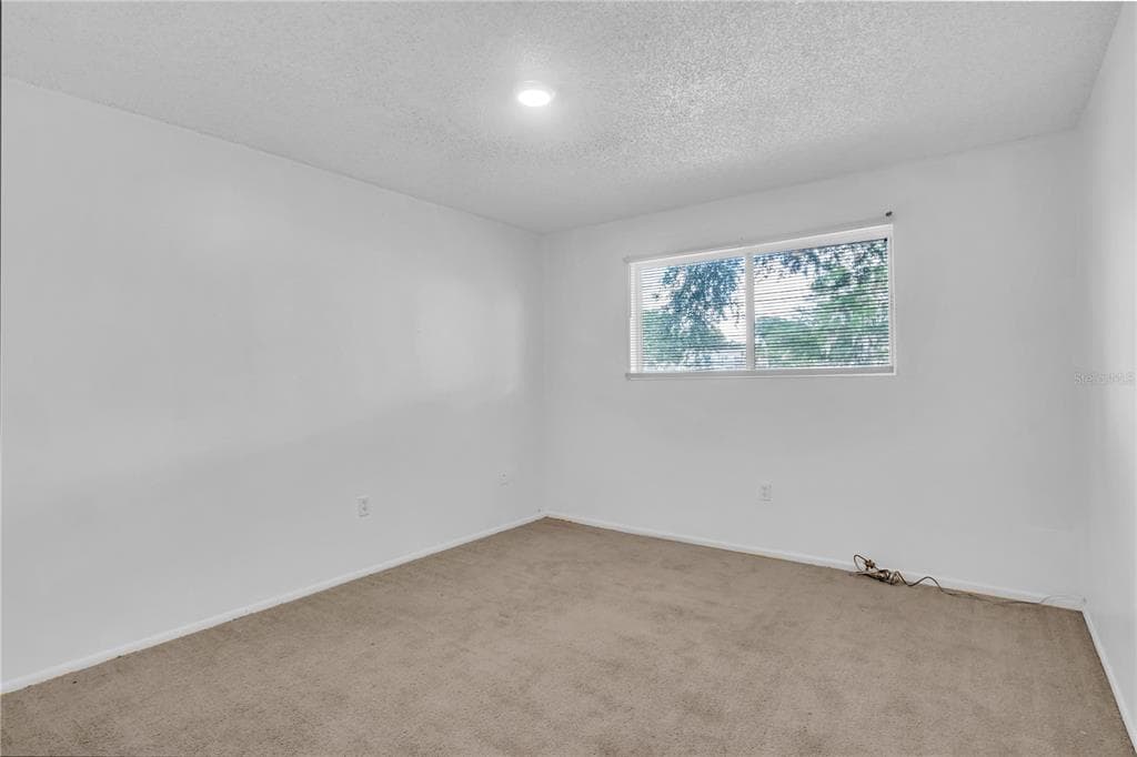 916 LAKE DESTINY ROAD E photo 10
