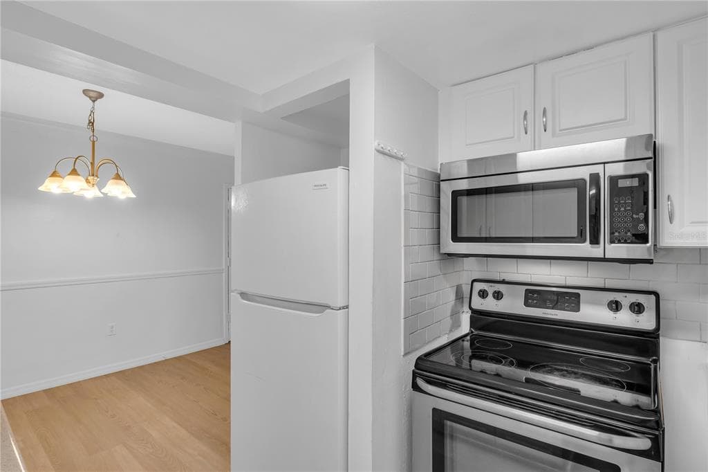 916 LAKE DESTINY ROAD E photo 4
