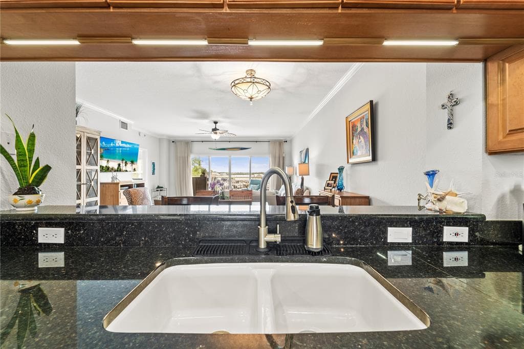 425 150TH AVENUE 2303 photo 9