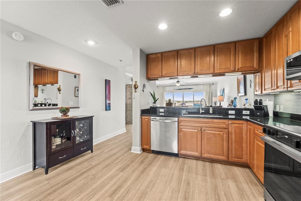 425 150TH AVENUE 2303 photo 11