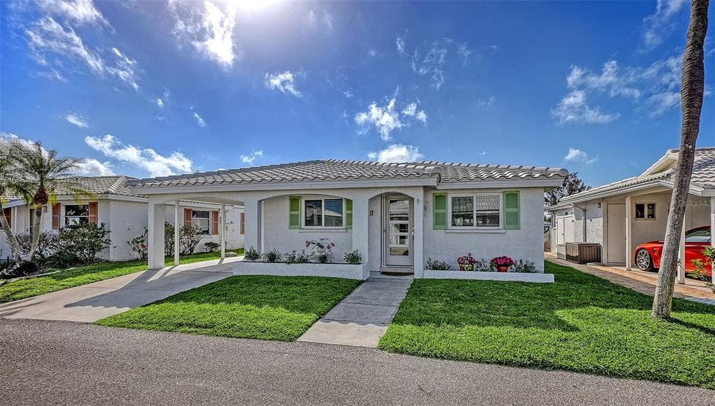 900 SPANISH DRIVE N photo 2