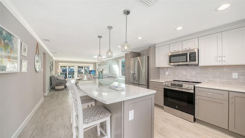 900 SPANISH DRIVE N photo 12