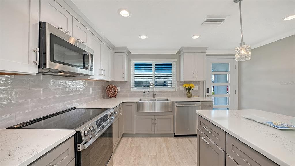 900 SPANISH DRIVE N photo 7