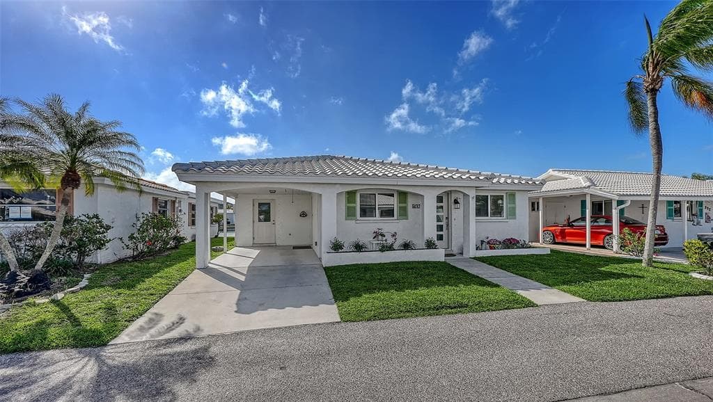 900 SPANISH DRIVE N photo 3