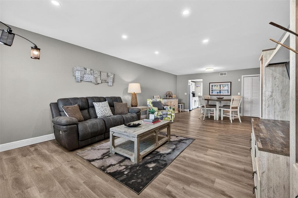 1893 SHORE DRIVE S #214 2