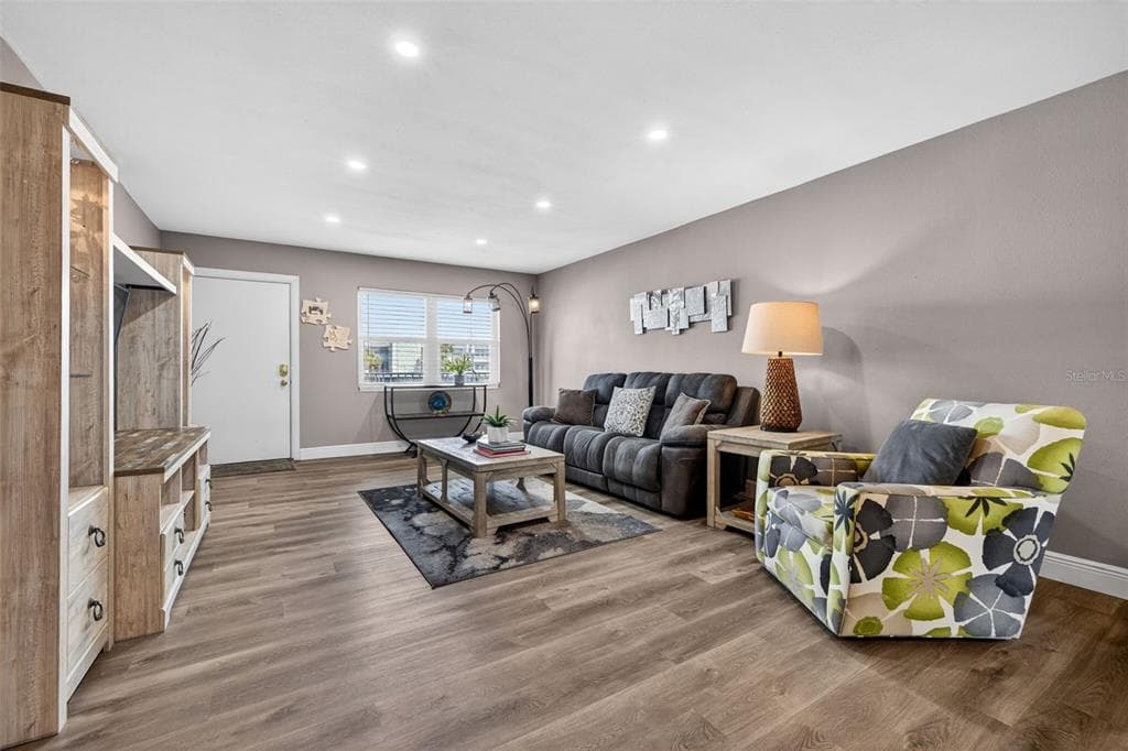 1893 SHORE DRIVE S #214 5