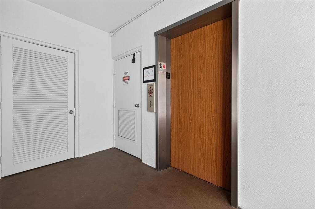 1893 SHORE DRIVE S 214 photo 25