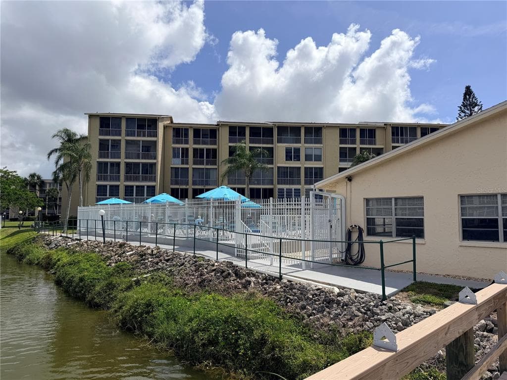 3621 LAKE BAYSHORE DRIVE J-403 photo 4