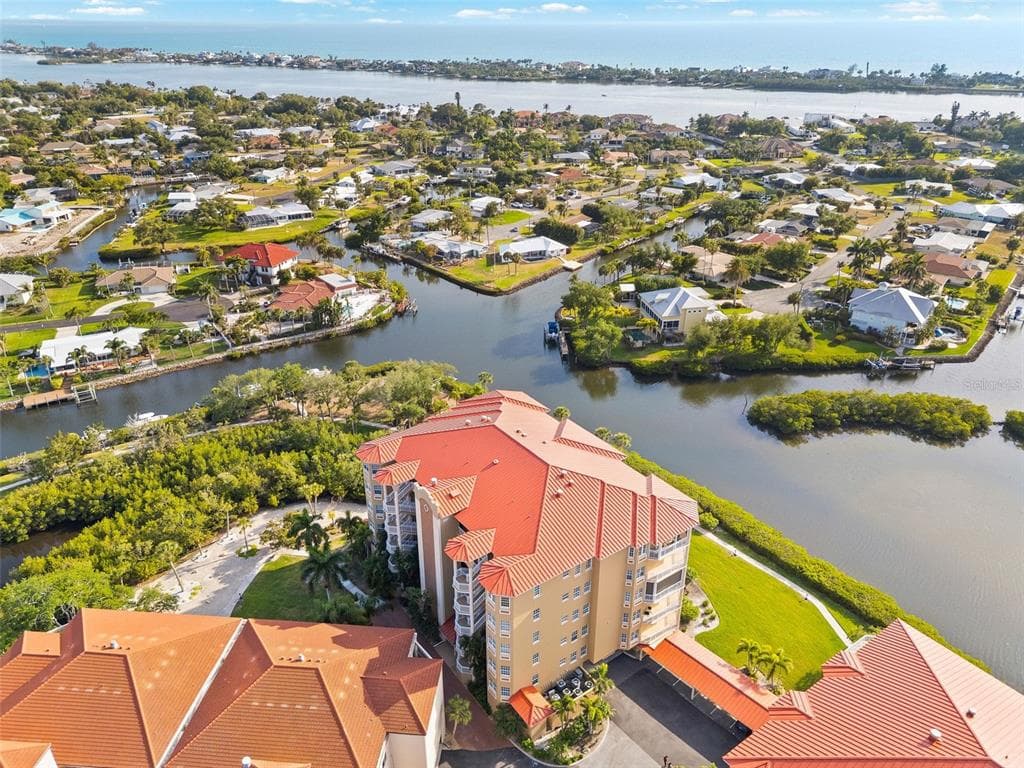 6100 JESSIE HARBOR DRIVE 202 photo 5