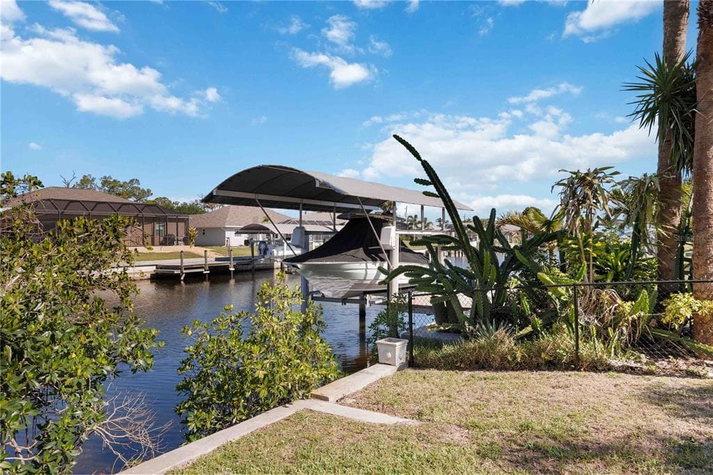 5281 BOYLE TERRACE photo 3