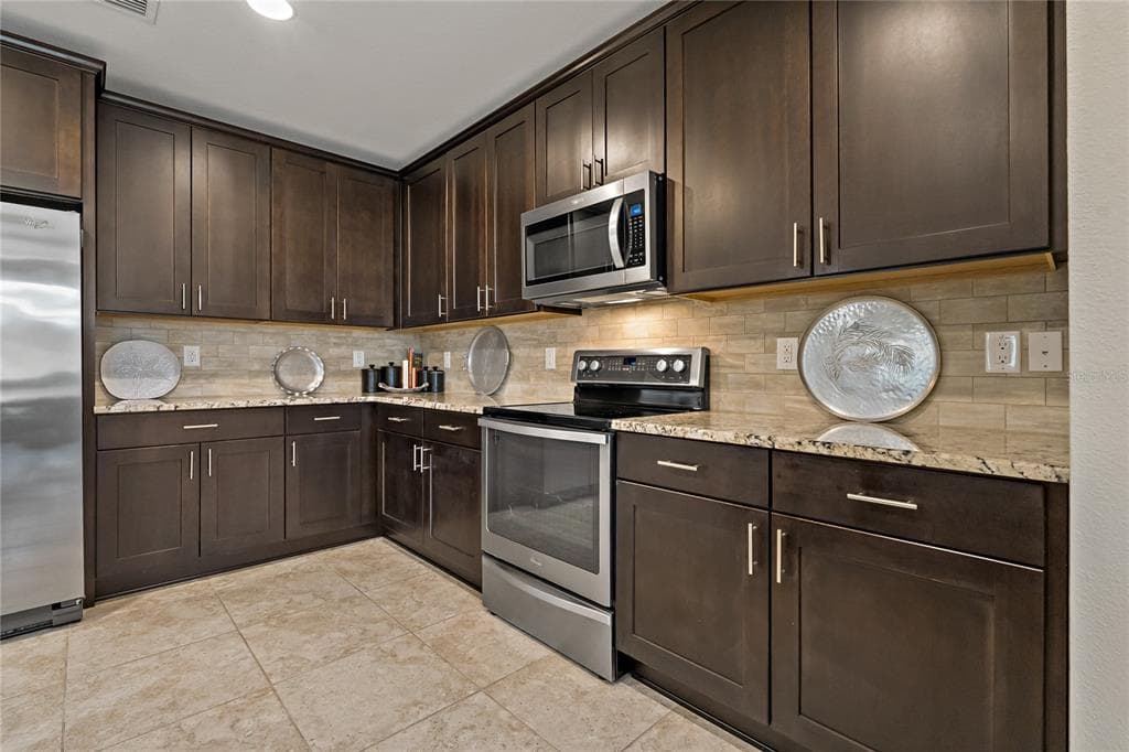 23085 BANBURY WAY 103 photo 11