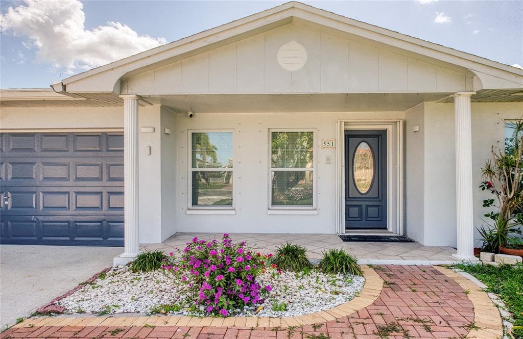 551 CRYSTAL DRIVE photo 5