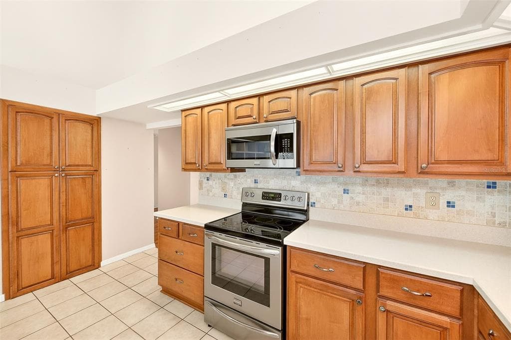 6517 THOROUGHBRED LOOP photo 8